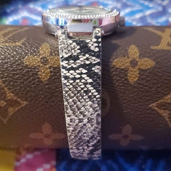 Kendall‎ + Kylie Women's Watch Rose Gold Quartz Crystals 38mm Reptile Band - Picture 3 of 7